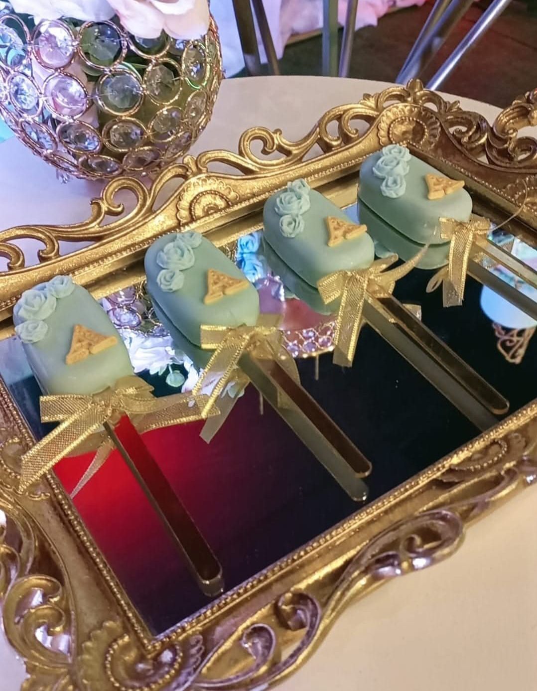 Petit fours elegantes